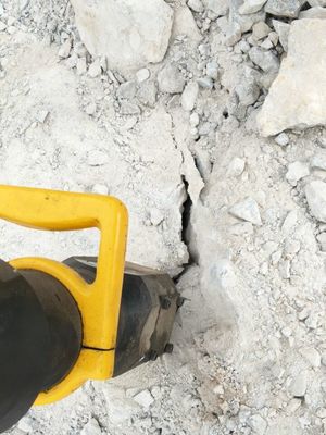 靜態分裂堅石露天礦山開石頭劈石機劈石器