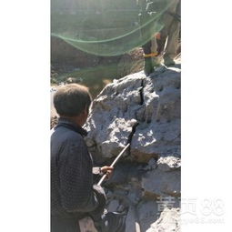 【青石硬石開采.石頭礦山開采找?guī)r石劈裂機加快進度】-