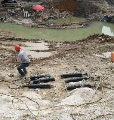 鷹潭余江挖涵洞破石頭液壓劈石機(jī)特價(jià)格開(kāi)石機(jī)